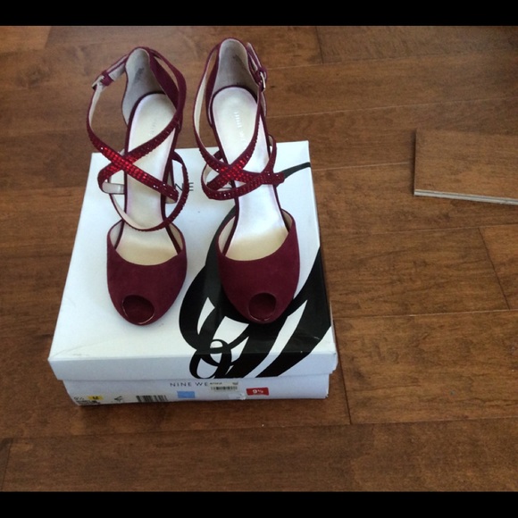 Nine West Shoes - ♨️CYBER FLASH♨️Hurry!🌹Ruby Red Suede Sparkle🌹